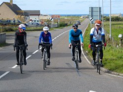 The Australian peloton arrives at JOG